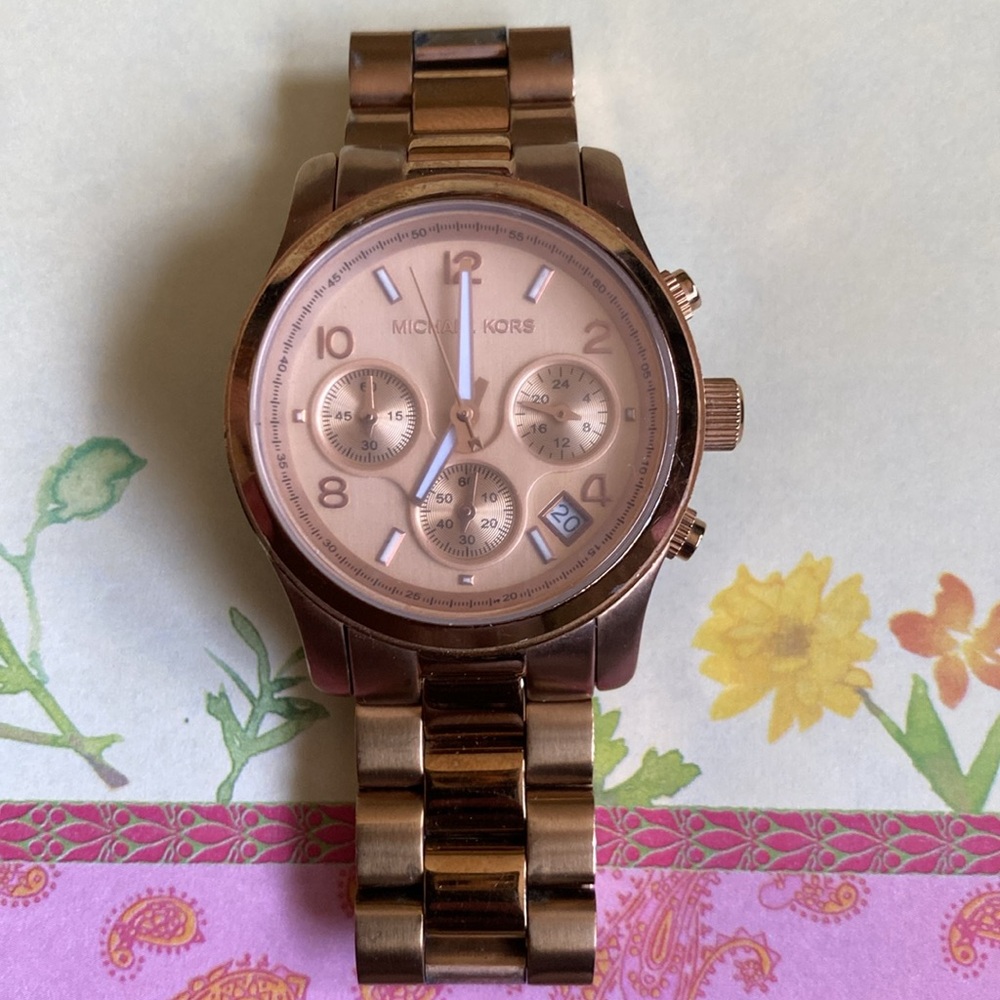 Beautiful Vintage Michael Kors MK-5128 Rosegold Runway Sport Unisex Wristwatch.